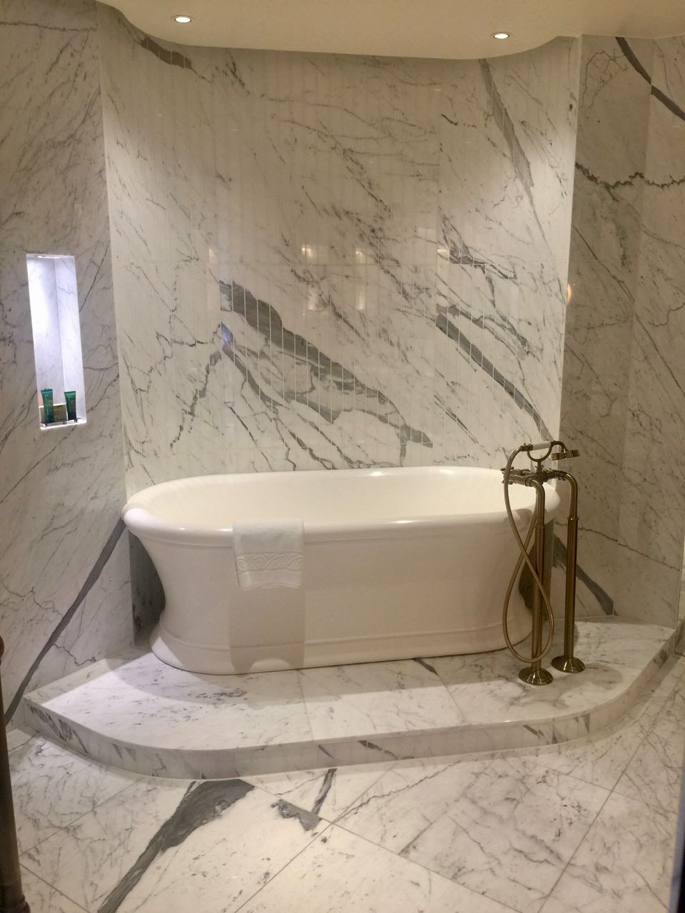 Hilton Bankside | Lovely bath area.jpg