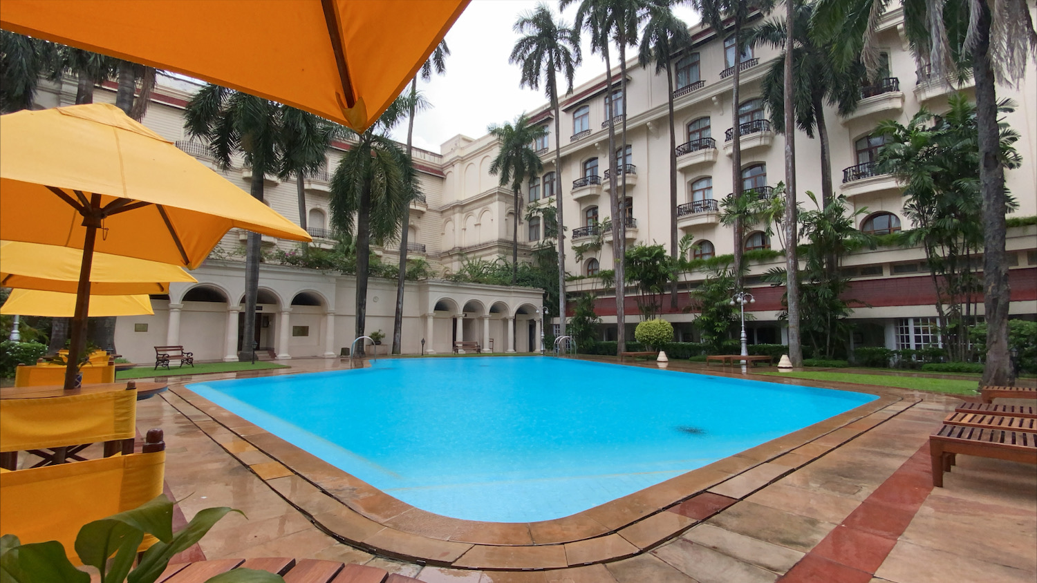 Oberoi-Grand-Kolkata-swimming-pool.jpeg