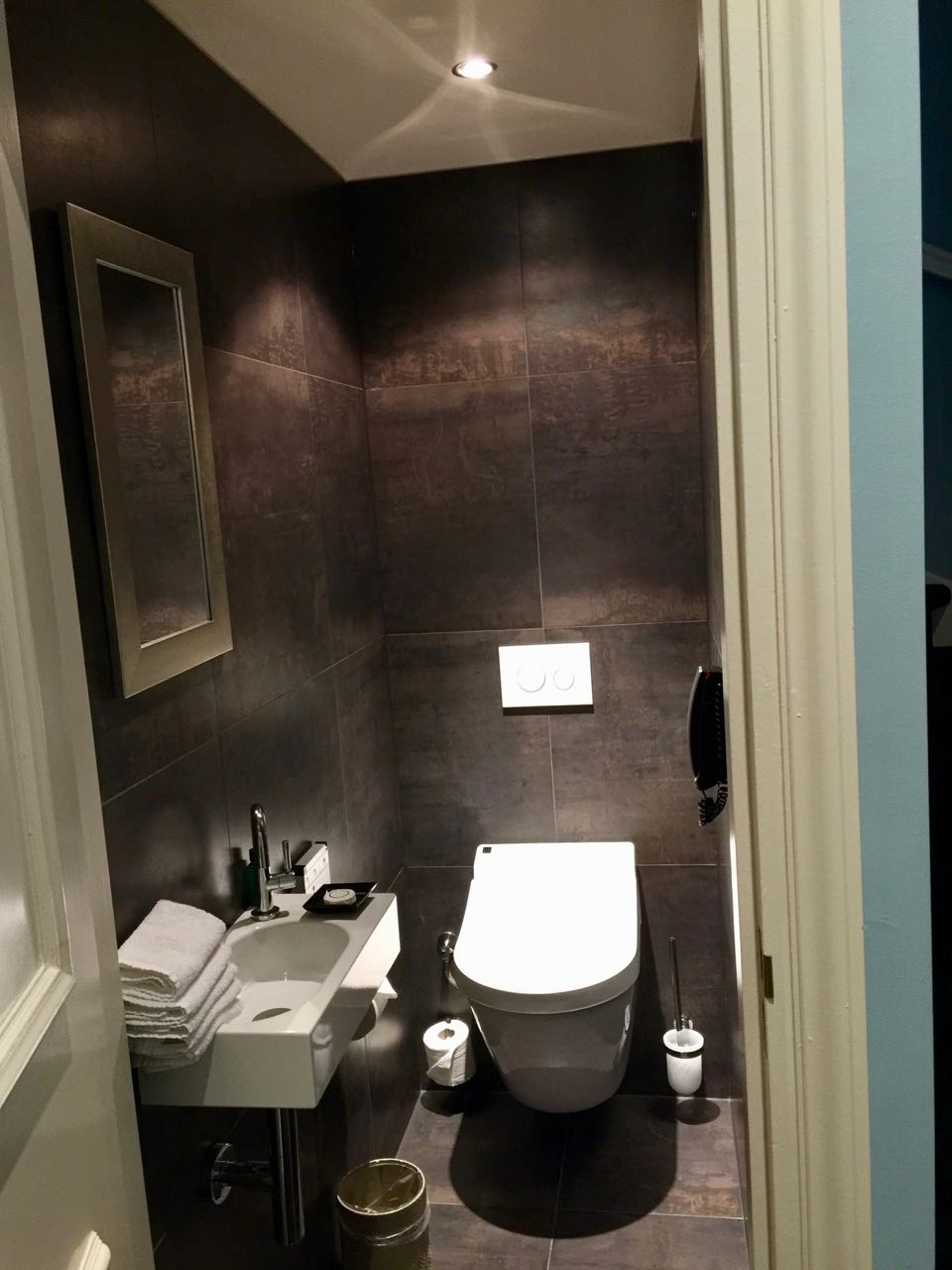 1_Sofitel Amsterdam | Guest WC with Toto