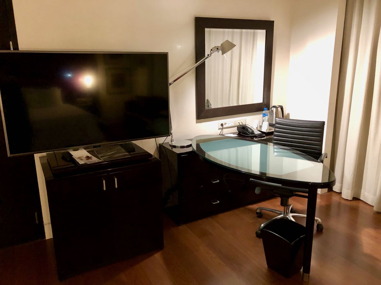 Bedroom Desk.jpg