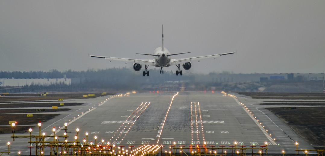 A Jet Landing at Dusk (Photo: iStock)