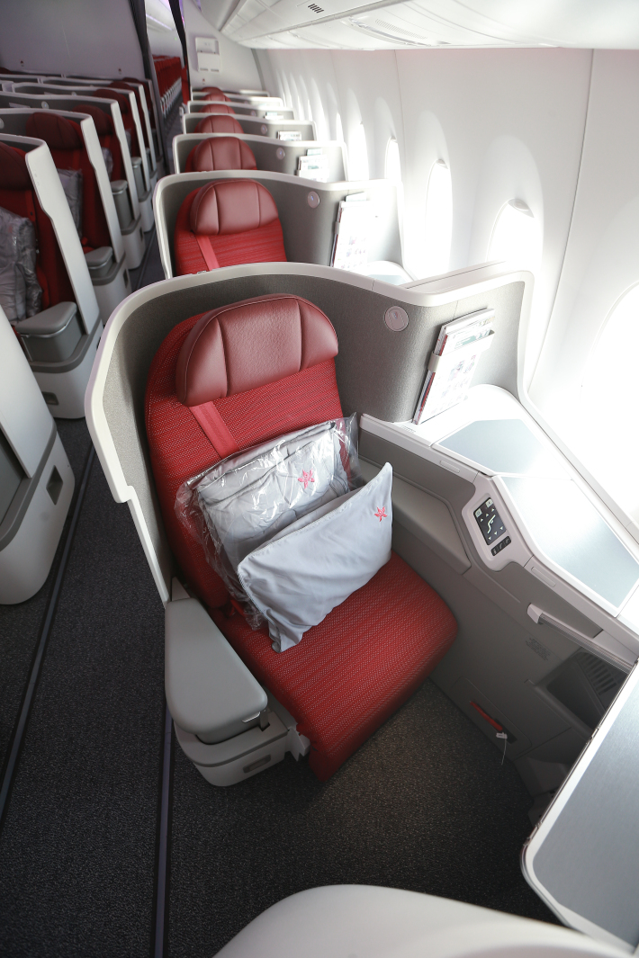 Hong Kong Airlines' New “Super Diamond” Business Class Is Coming to the US  – FlyerTalk - The world's most popular frequent flyer community